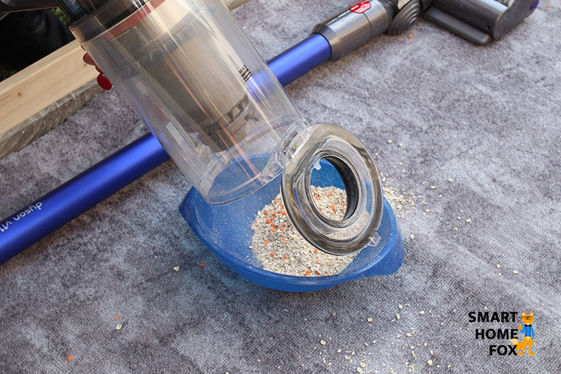 Vider le bac à poussière du Dyson V11